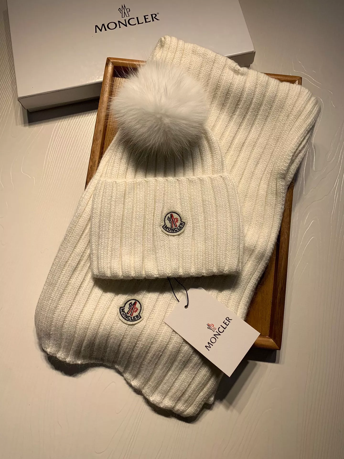 moncler hat and echapres set s_127ab0b